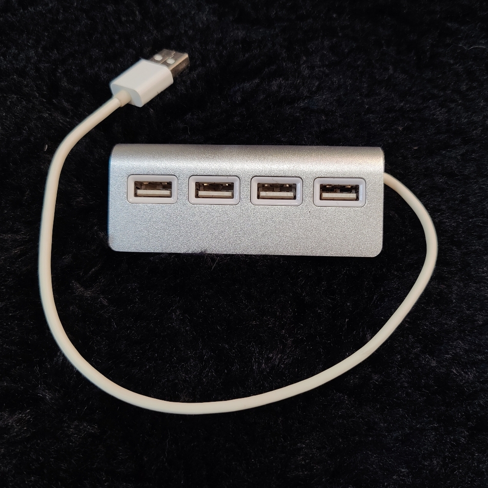 Silver USB 4 Port Hub